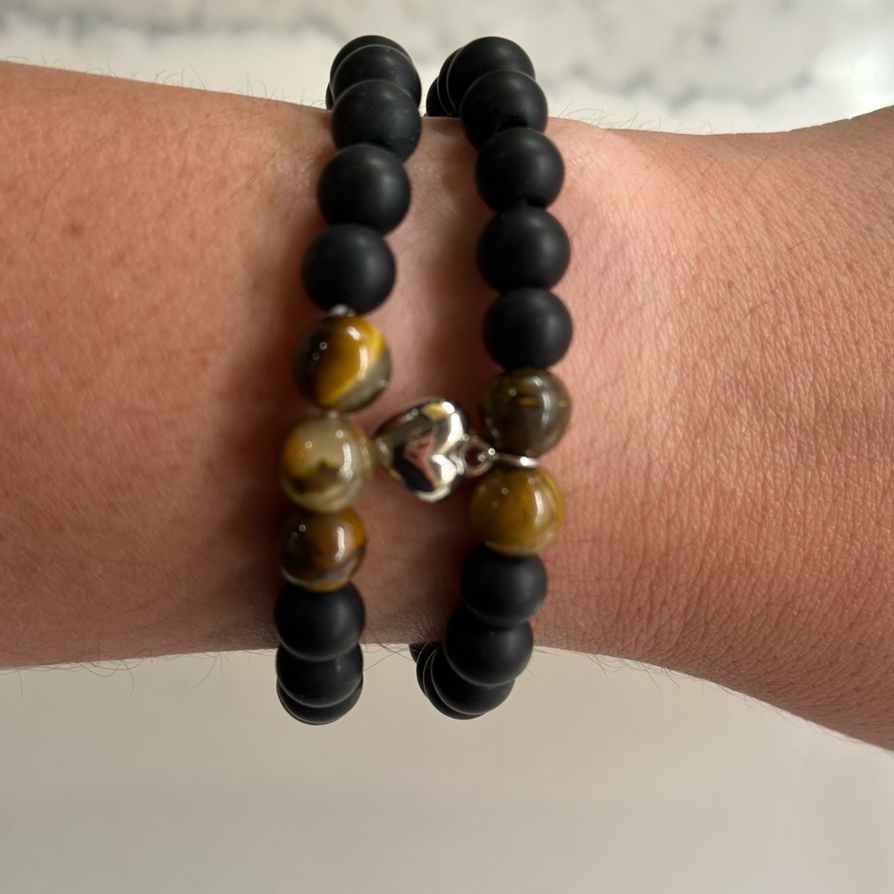 Black stone and with tiger’s eye bracelet and heart pendant.